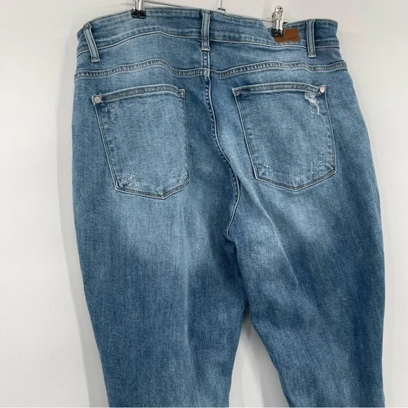 JUDY BLUE BOYFRIEND FIT MEDIUM WASH DENIM JEANS Distressed WOMENS SIZE 16W - Picture 9 of 10